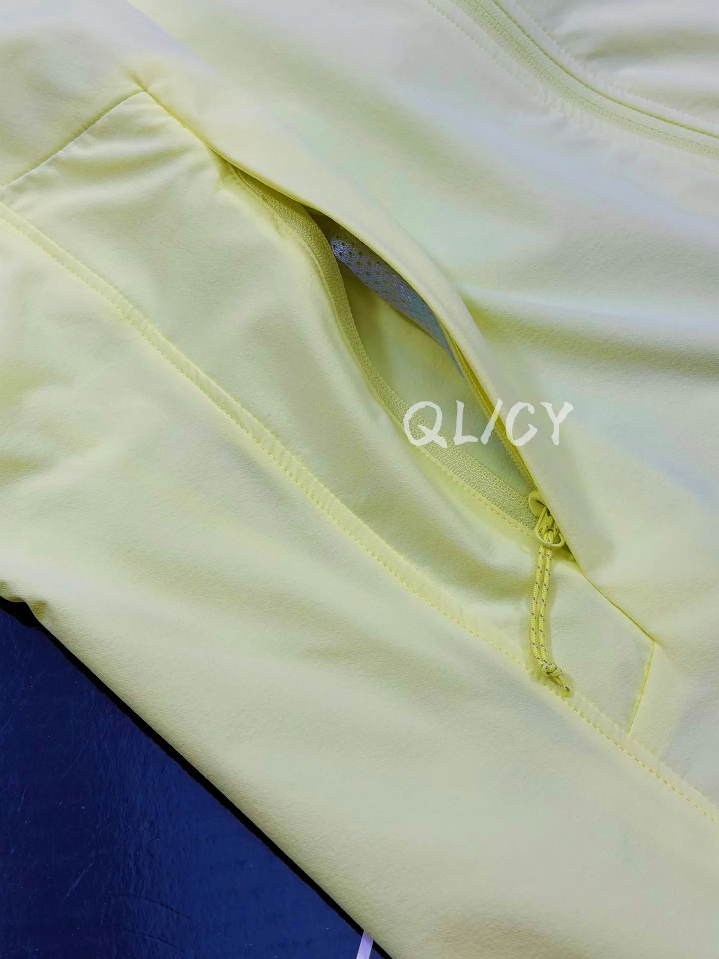 G 44 Arcteryx GAMMA LIGHTWEIGHT HOODY Breathable UPF 75+ 、 Same Style 。 🔍 • ： ， 、Breathable ， “ ” 。 • ： Fortius™ 2.0 ， 、 ， Breathable ， • ： ◦ ， ， 。 ◦ ， ， 、leggings 。 ◦ （ Purple ）， ， 。 • ： 、 、 ， 。 💡 • Size： Size ， 。 • ： ◦ ： T / ， ， Sneakers Boots。 ◦ ： 、 ， 。 • ： ， ， 。